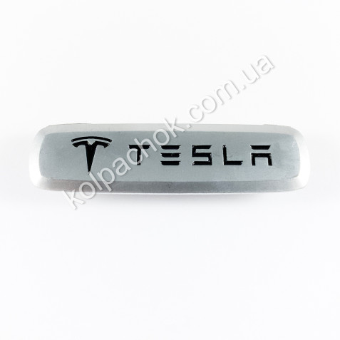Шильдик / логотип Tesla для автомобільних EVA килимків