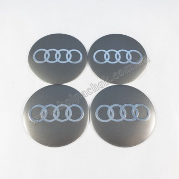 Наклейки для ковпачків на диски Audi сірі/хром лого (75мм) Наклейки для ковпачків на диски Audi сірі/хром лого (75мм)